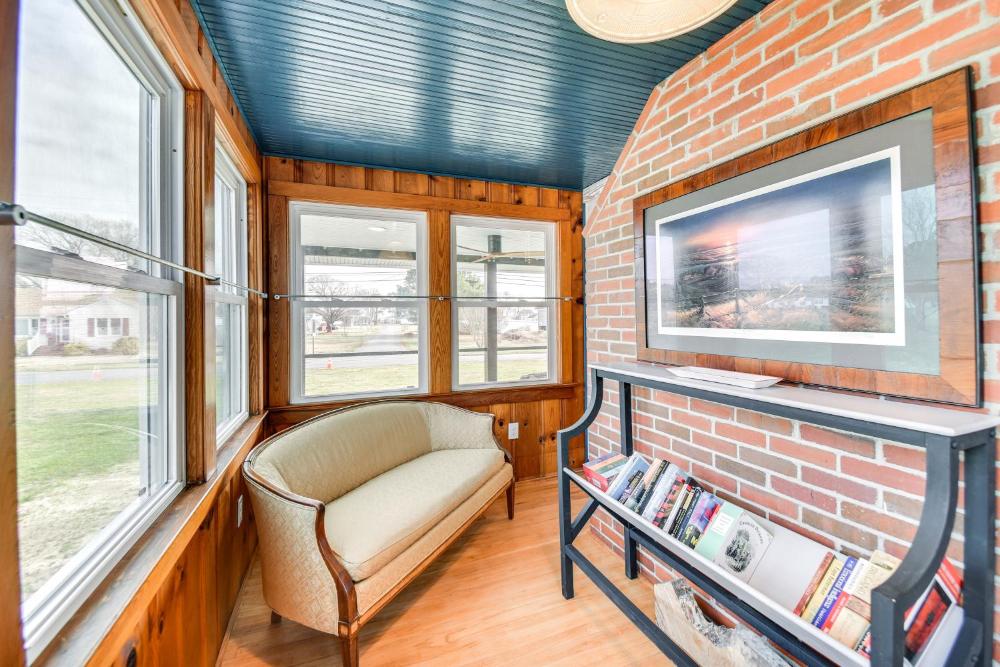 Virginia Retreat with Porch and Grill, Near Beaches!